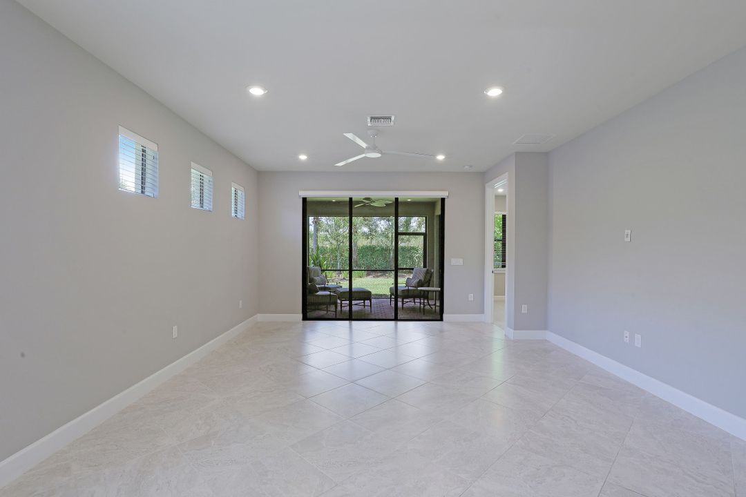 7650 Jacaranda Ln, Naples, FL 34114