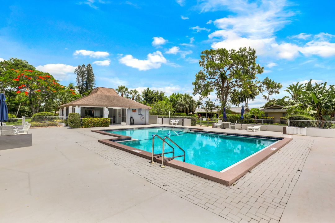 633 Cypress Way E, Naples, FL 34110