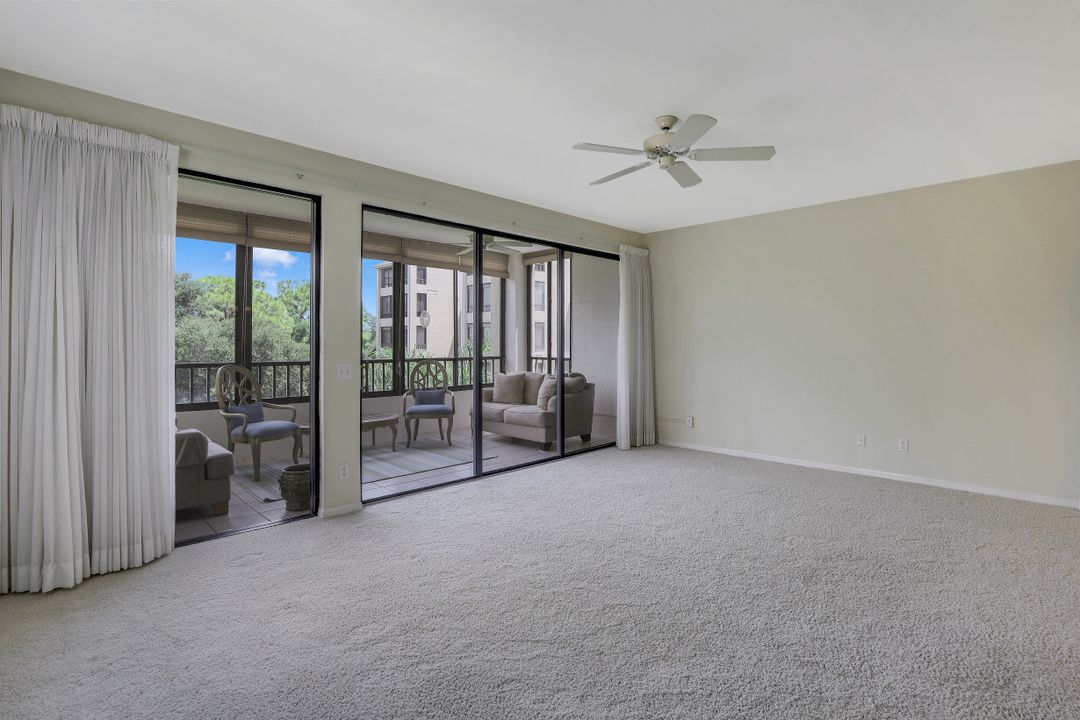 6510 Valen Way #B-302, Naples, FL 34108