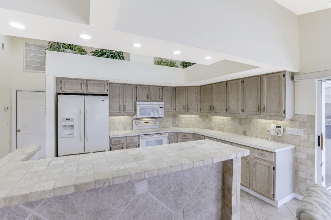 370 Capistrano Ct, Marco Island, FL 34145