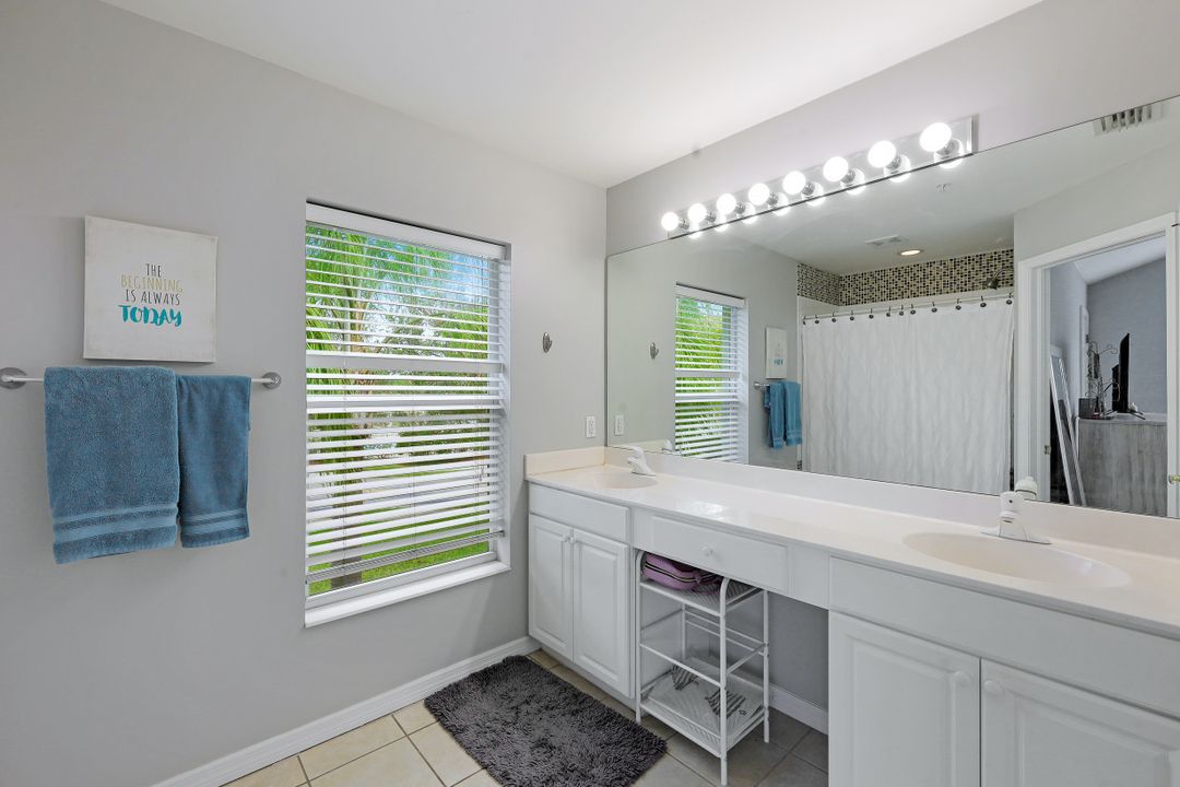 1084 Hampton Cir, Naples, FL 34105