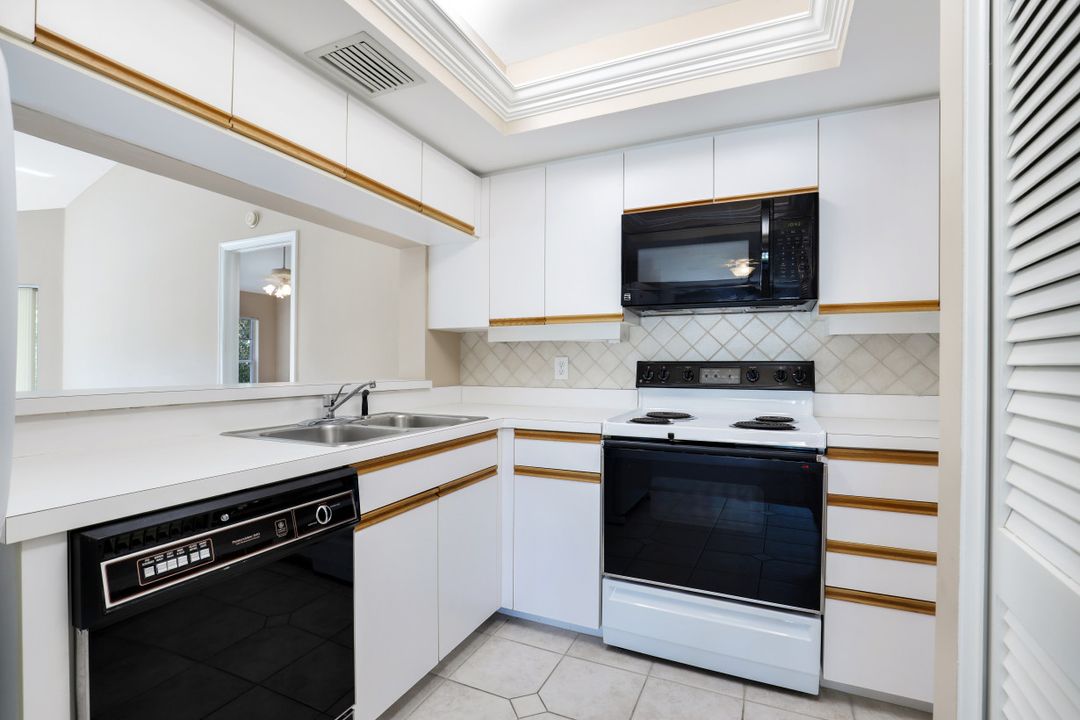 5635 Turtle Bay Dr #12, Naples, FL 34108