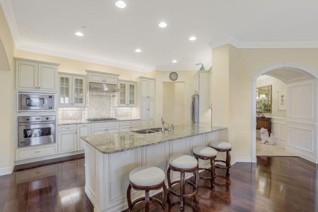 2542 Marquesa Royale Ln #301, Naples, FL 34109