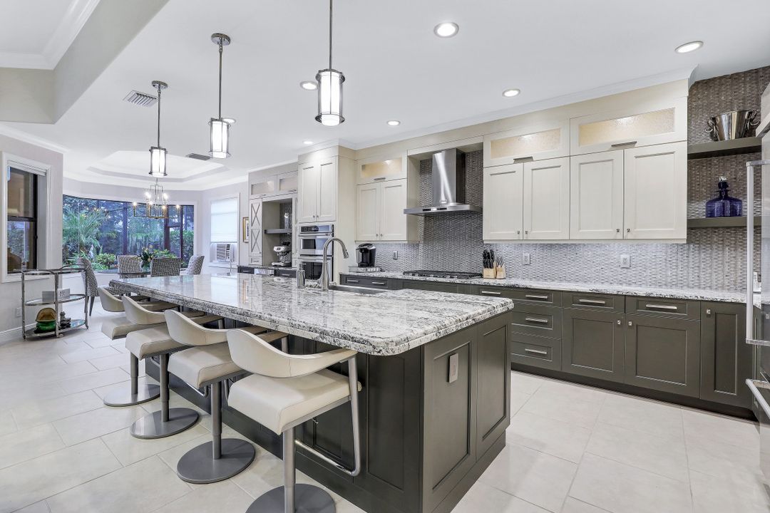 10102 Palazzo Dr, Naples, FL 34119