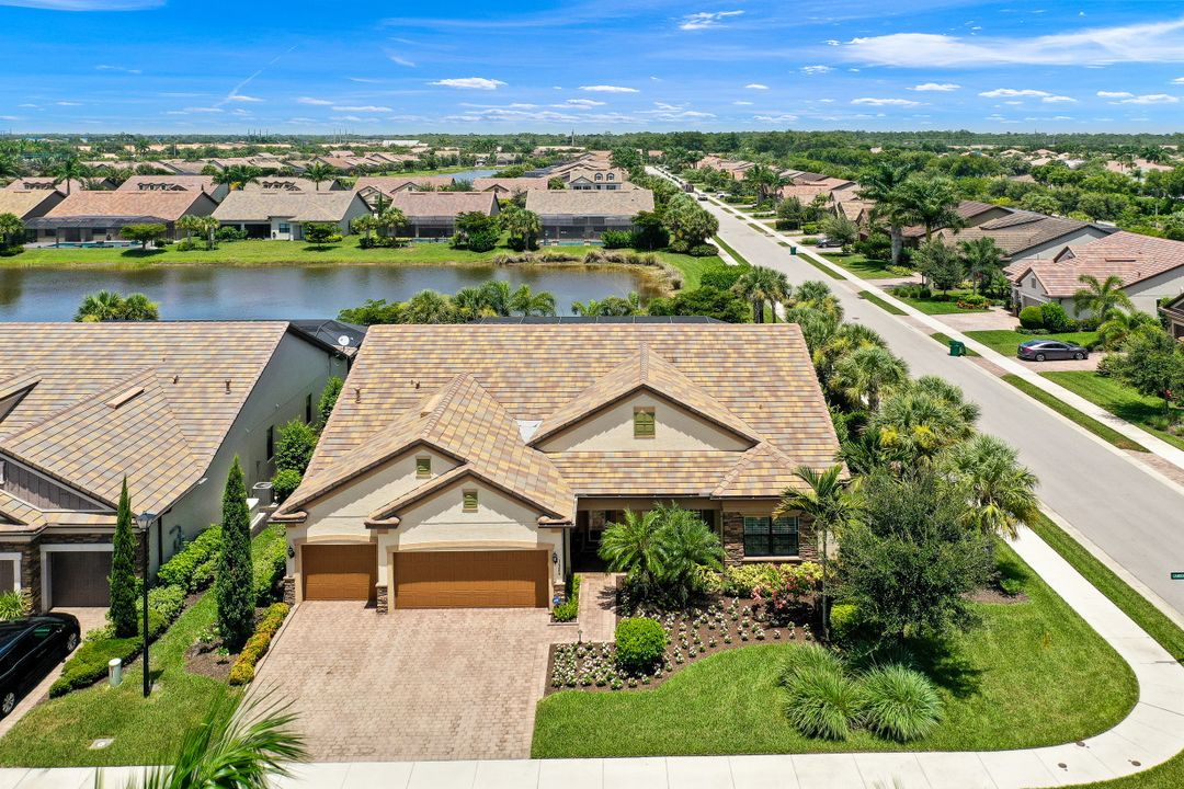 16284 Camden Lakes Cir, Naples, FL 34110