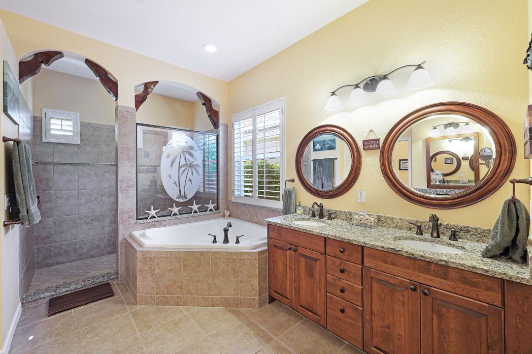 8219 Potomac Ln, Naples, FL 34104