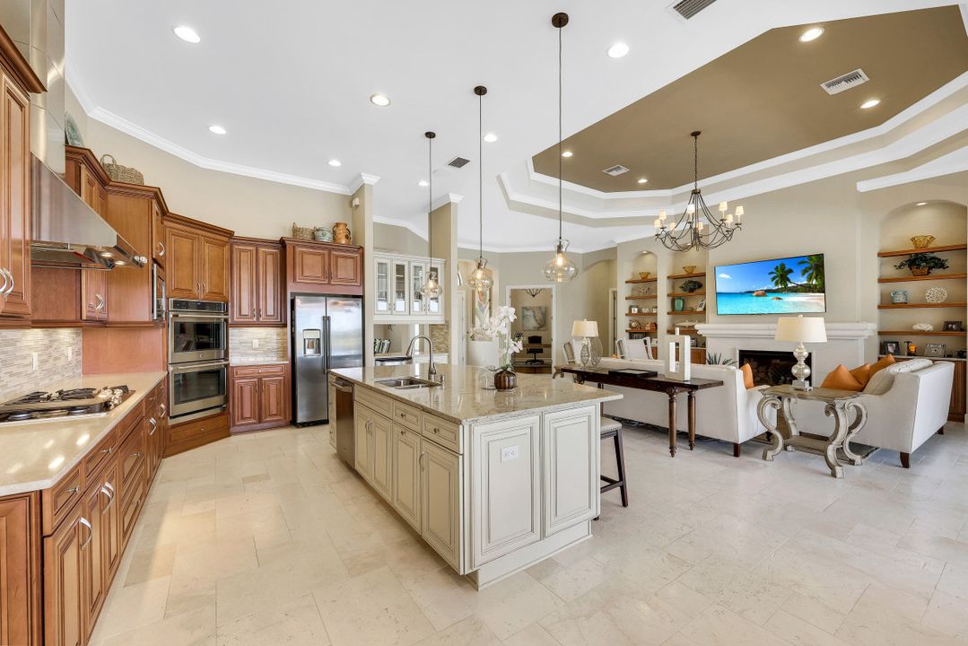 9004 Sorreno Ct, Naples, FL 34119