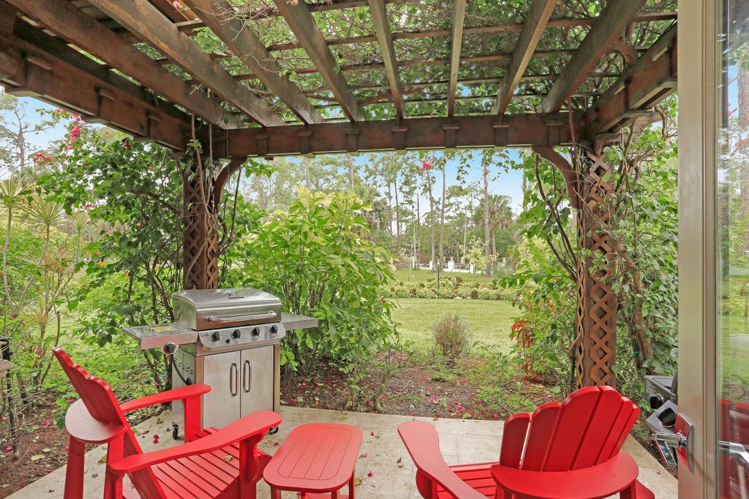 5610 Bur Oaks Ln, Naples, FL 34119