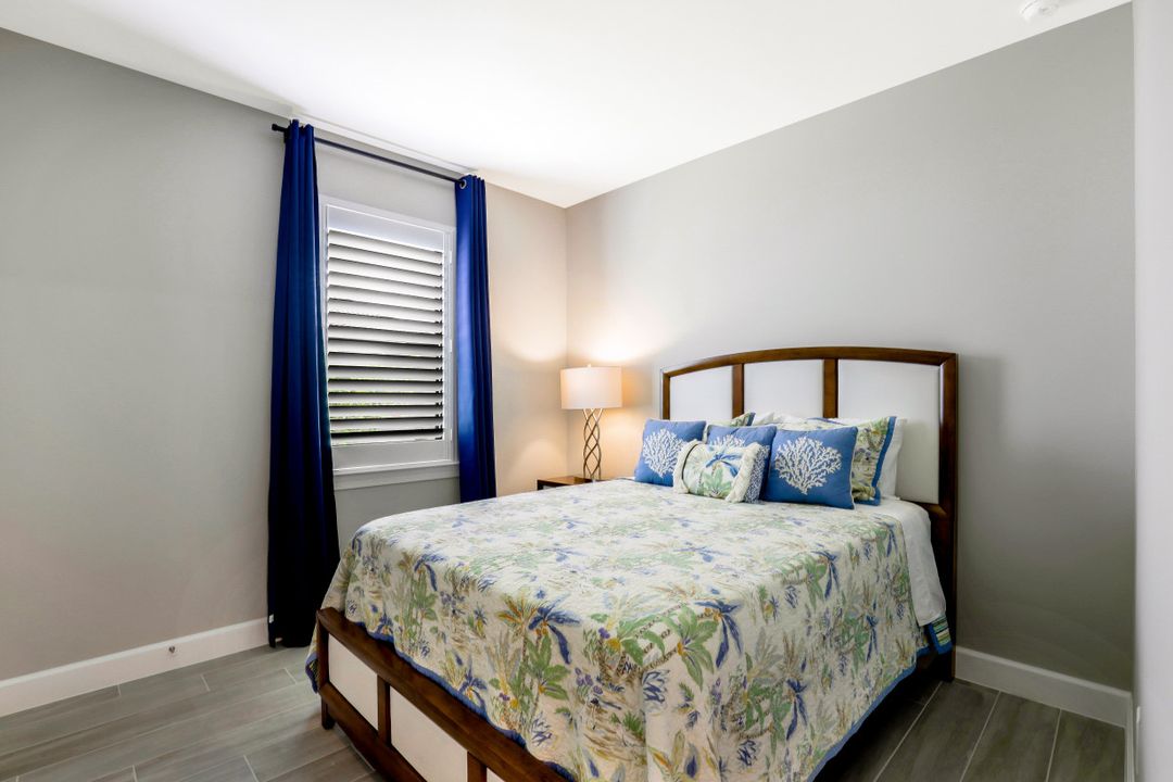 9765 Everglades Dr, Naples, FL 34120