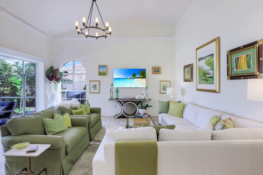 2180 Paget Cir, Naples, FL 34112