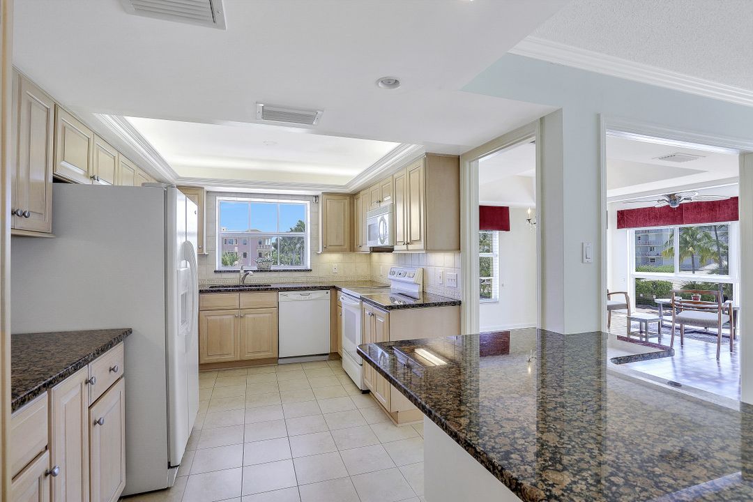 1900 Gulf Shore Blvd N #201, Naples, FL 34102