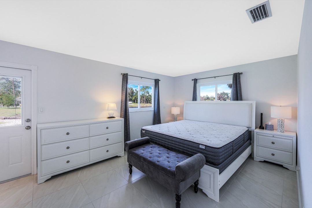 5322 Myrtle Ln, Naples, FL 34113