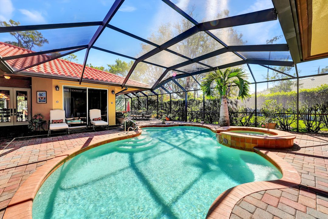 4000 Stonesthrow Ct, Naples, FL 34109