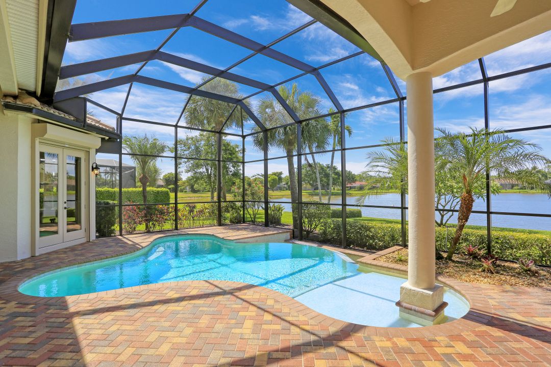 2046 Imperial Cir, Naples, FL 34110