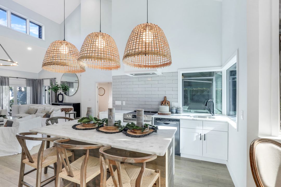 651 Bridge Way Ln, Naples, FL 34108