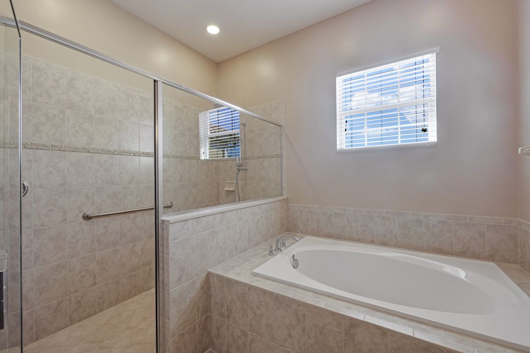 10380 Glastonbury Cir #202, Fort Myers, FL 33913