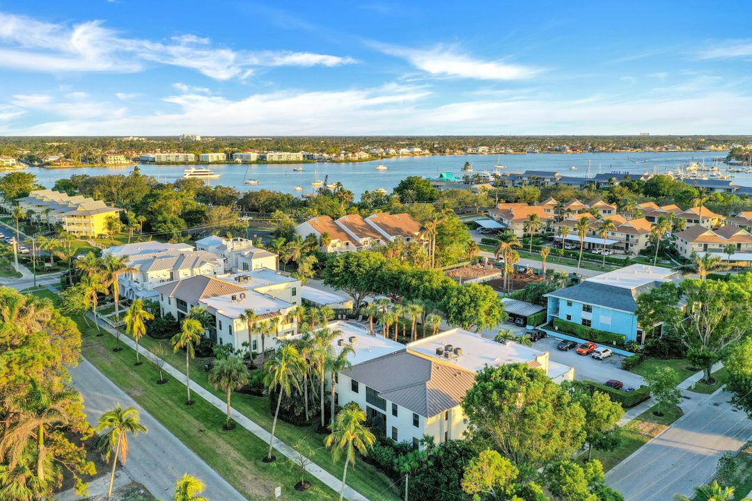 812 10th Ave S #812, Naples, FL 34102