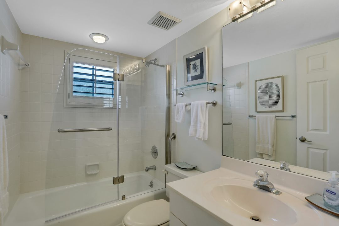 5637 Turtle Bay Dr #17, Naples, FL 34108