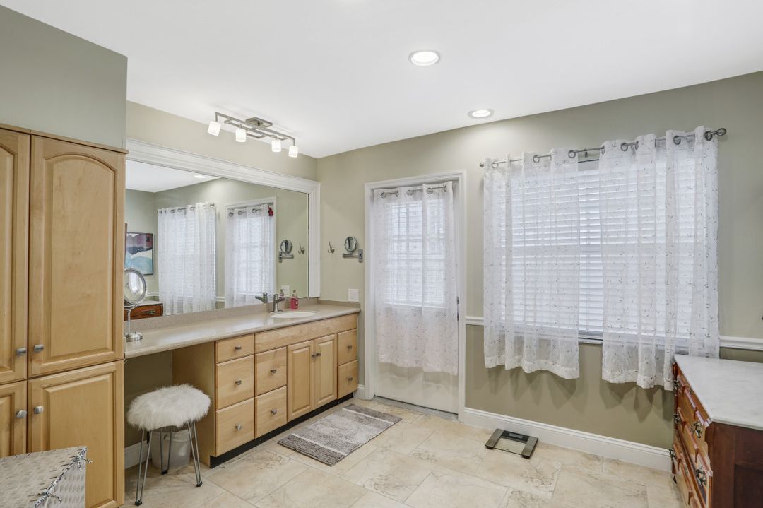 19631 Lost Creek Dr, Estero, FL 33967