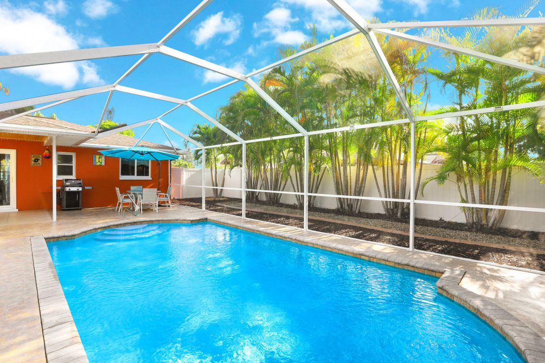 2208 Viscaya Pkwy, Cape Coral, FL 33990