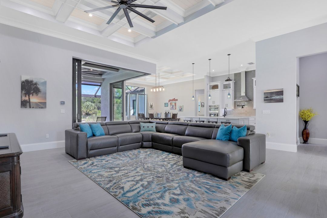 631 25th St SW, Naples, FL 34117