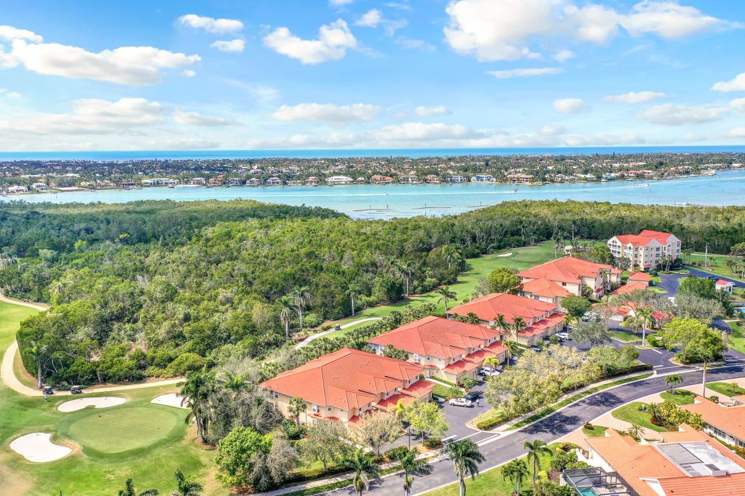 4800 Yacht Harbor Dr #822, Naples, FL 34112