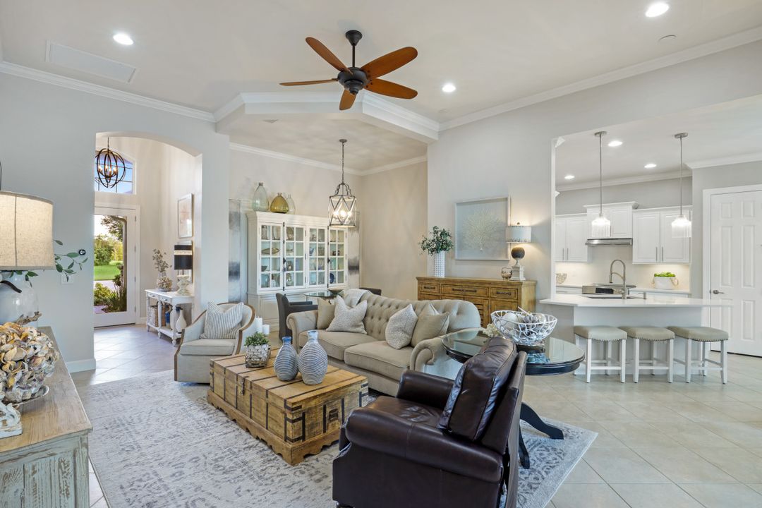 9423 Quarry Dr, Naples, FL 34120