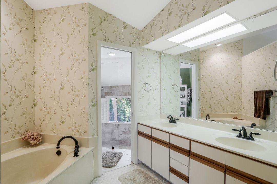 27006 Oakwood Lake Dr, Bonita Springs, FL 34134