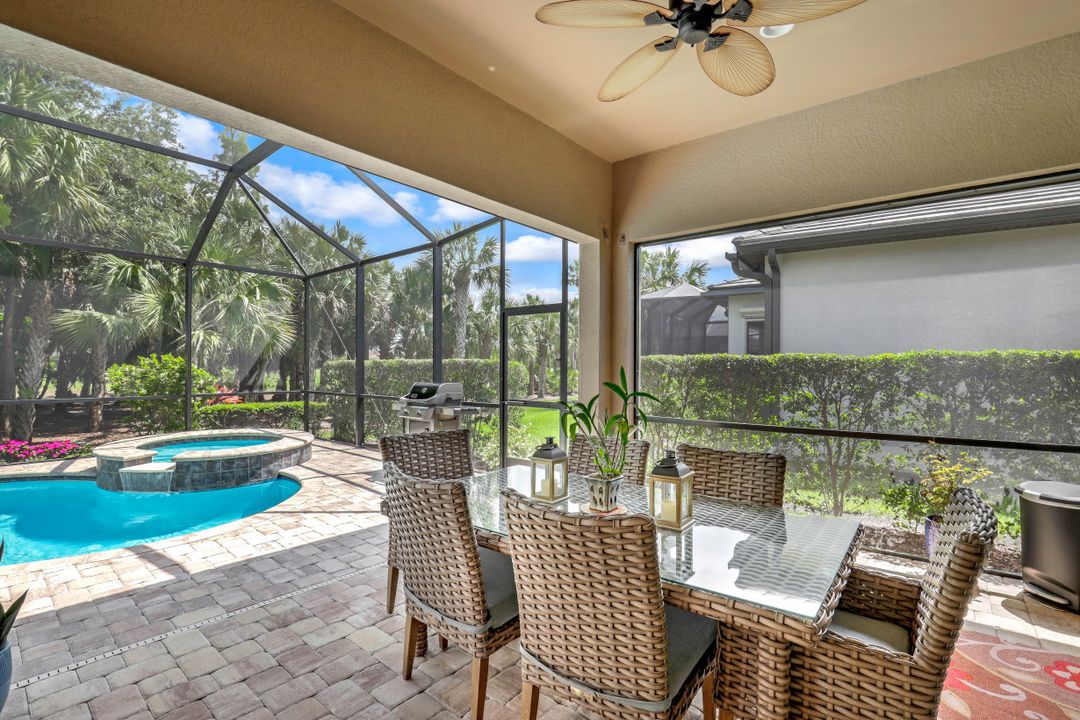 9374 Greyhawk Trl, Naples, FL 34120