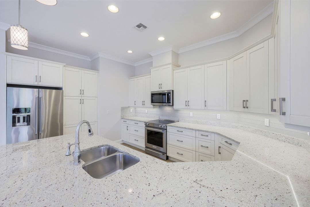 7007 Dominica Dr, Naples, FL 34113