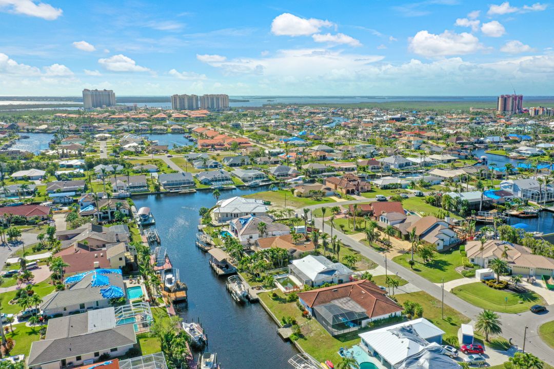 5327 SW 11th Ct, Cape Coral, FL 33914