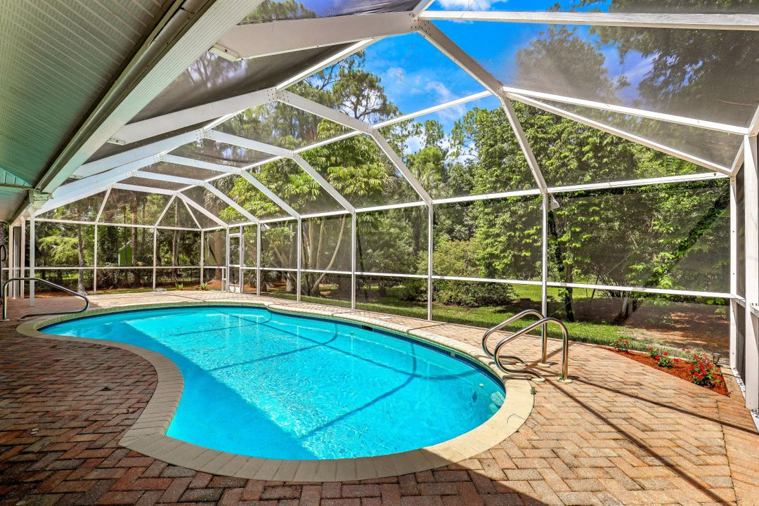 1561 Logan Ct, Naples, FL 34116