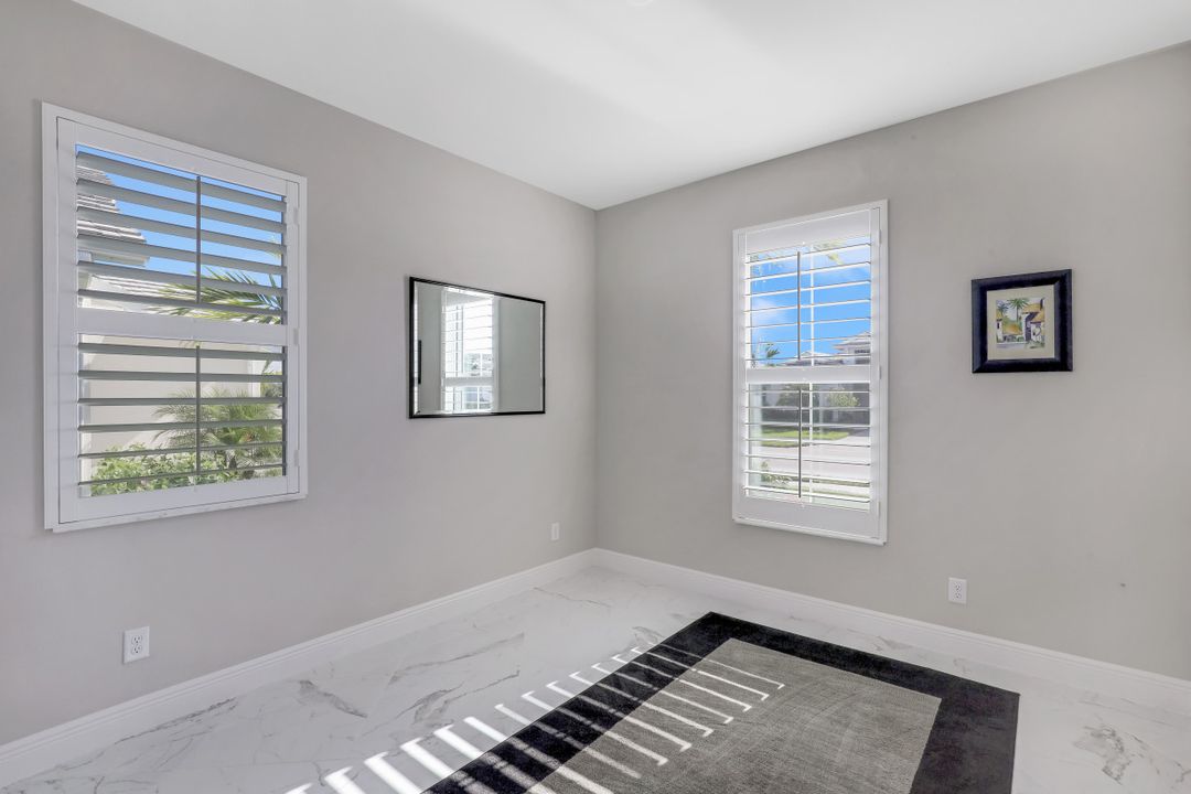 8961 Mustique Ln, Naples, FL 34114
