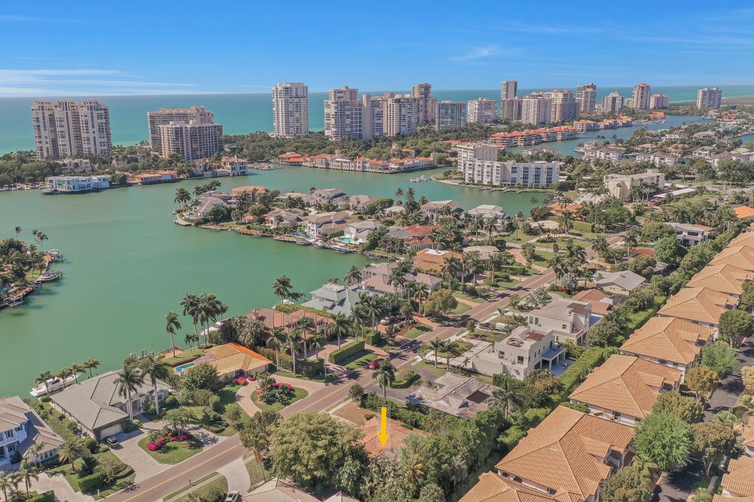 3840 Crayton Rd, Naples, FL 34103