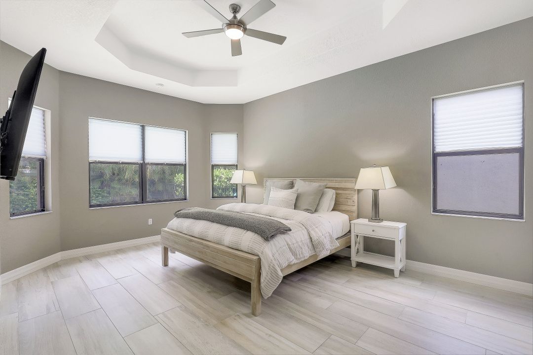 13824 Luna Dr, Naples, FL 34109