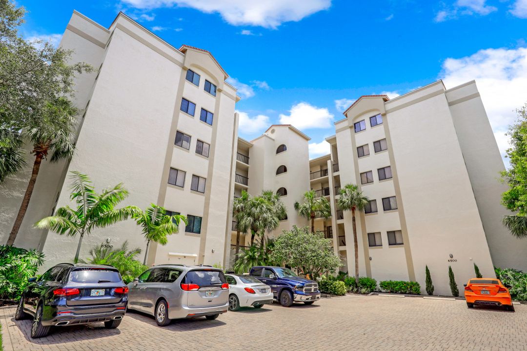 6500 Valen Way #305A, Naples, FL 34108