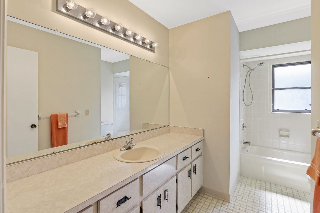 691 104th Ave N, Naples, FL 34108