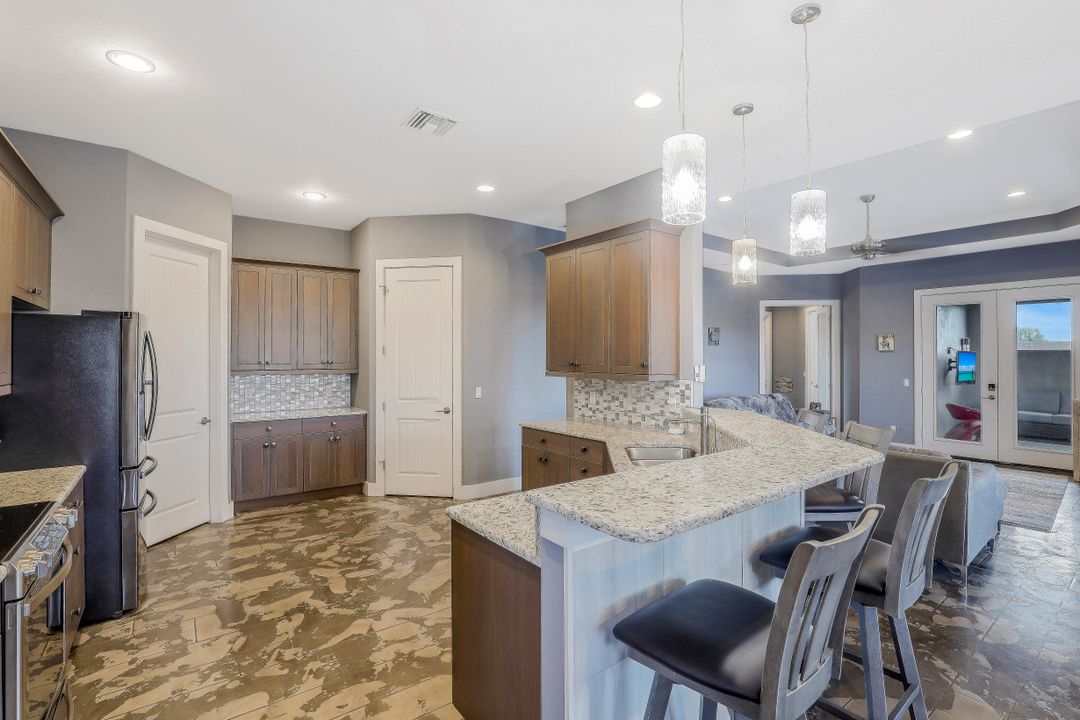 602 NW 32nd Pl, Cape Coral, FL 33993