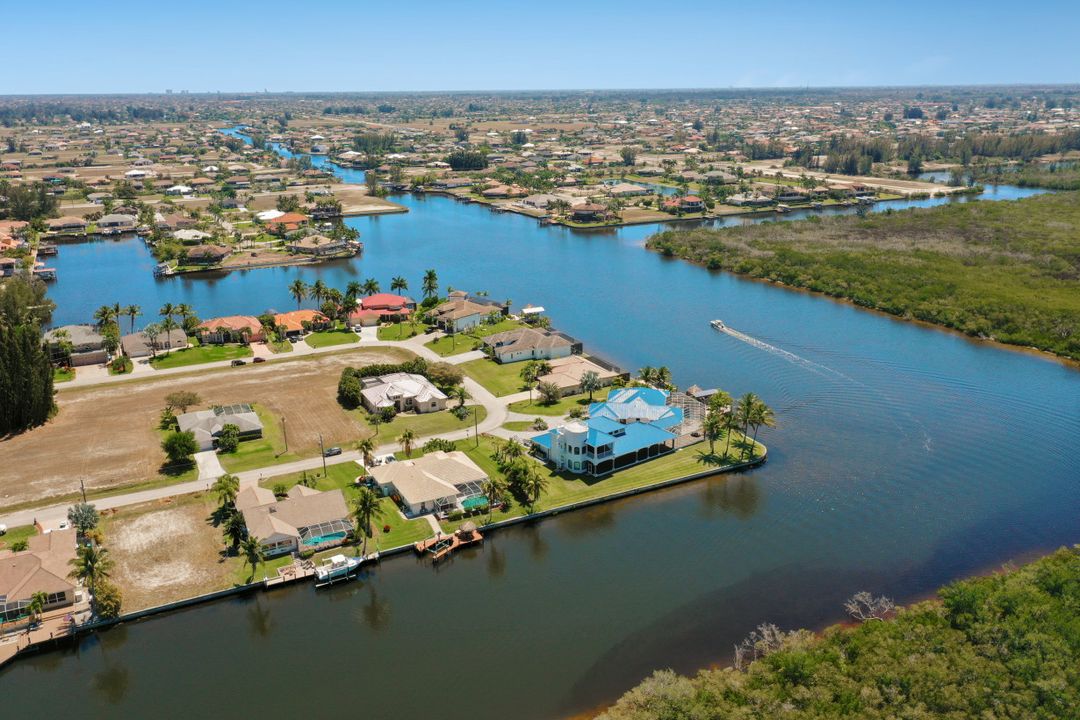 1021 NW 43rd Ave, Cape Coral, FL 33993