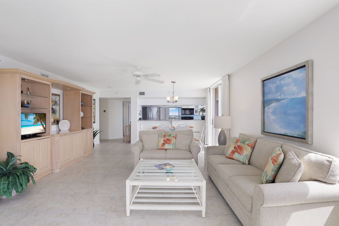 40 Seagate Dr #1101, Naples, FL 34103