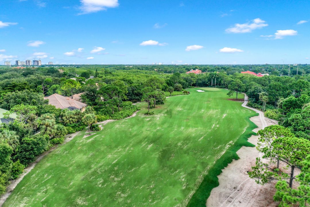 987 Barcarmil Way, Naples, FL 34110