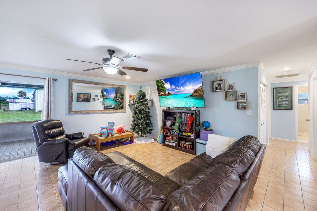 795 25th St SW, Naples, FL 34117