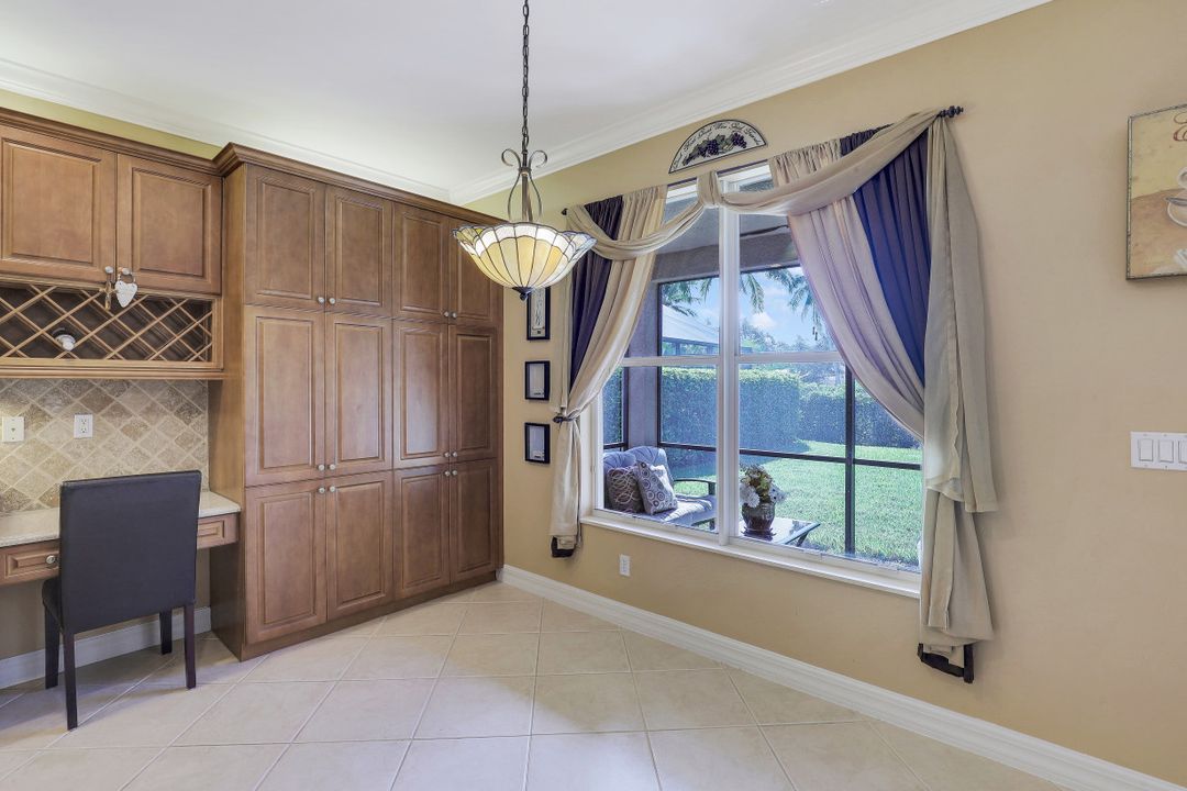 1627 Triangle Palm Terrace, Naples, FL 34119