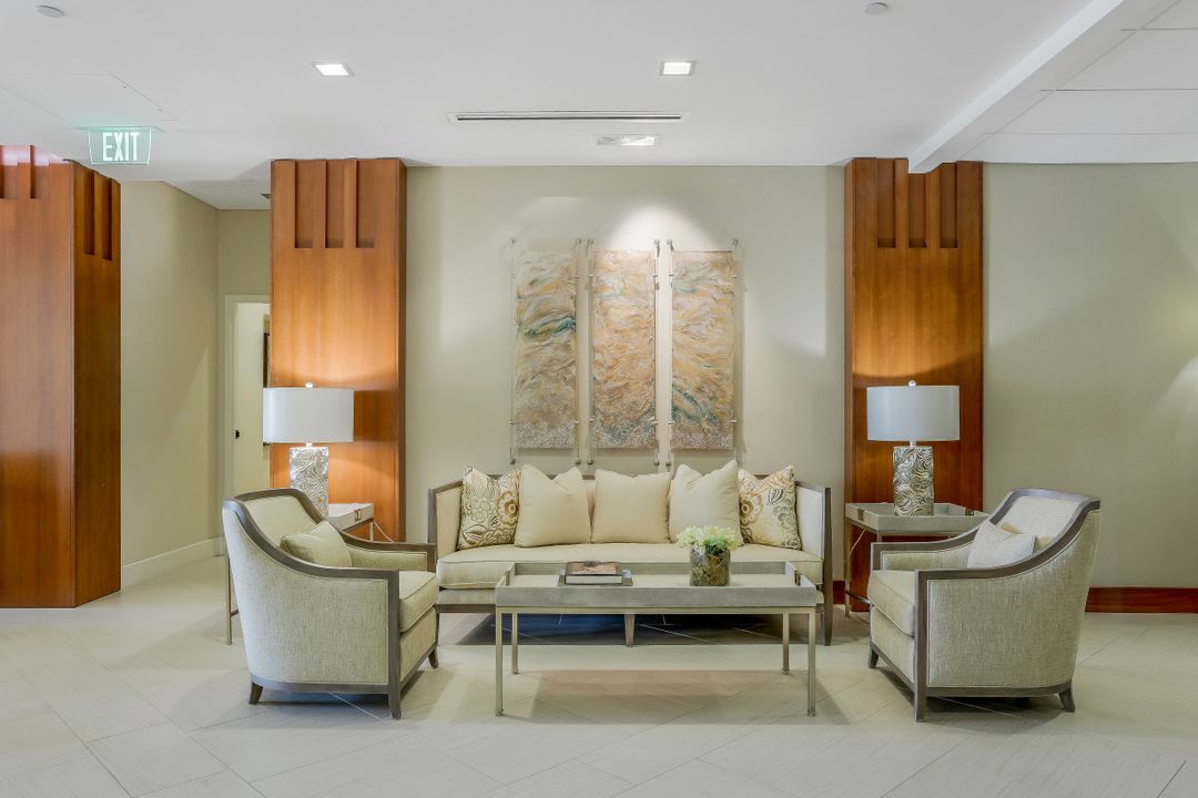 5601 Turtle Bay Dr #302, Naples, FL 34108