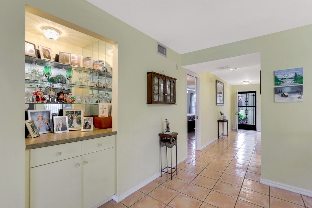 400 Misty Pines Cir #101, Naples, FL 34105