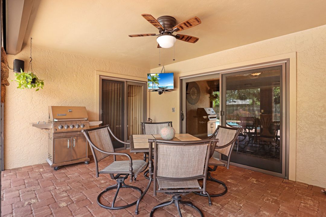 644 94th Ave N, Naples, FL 34108