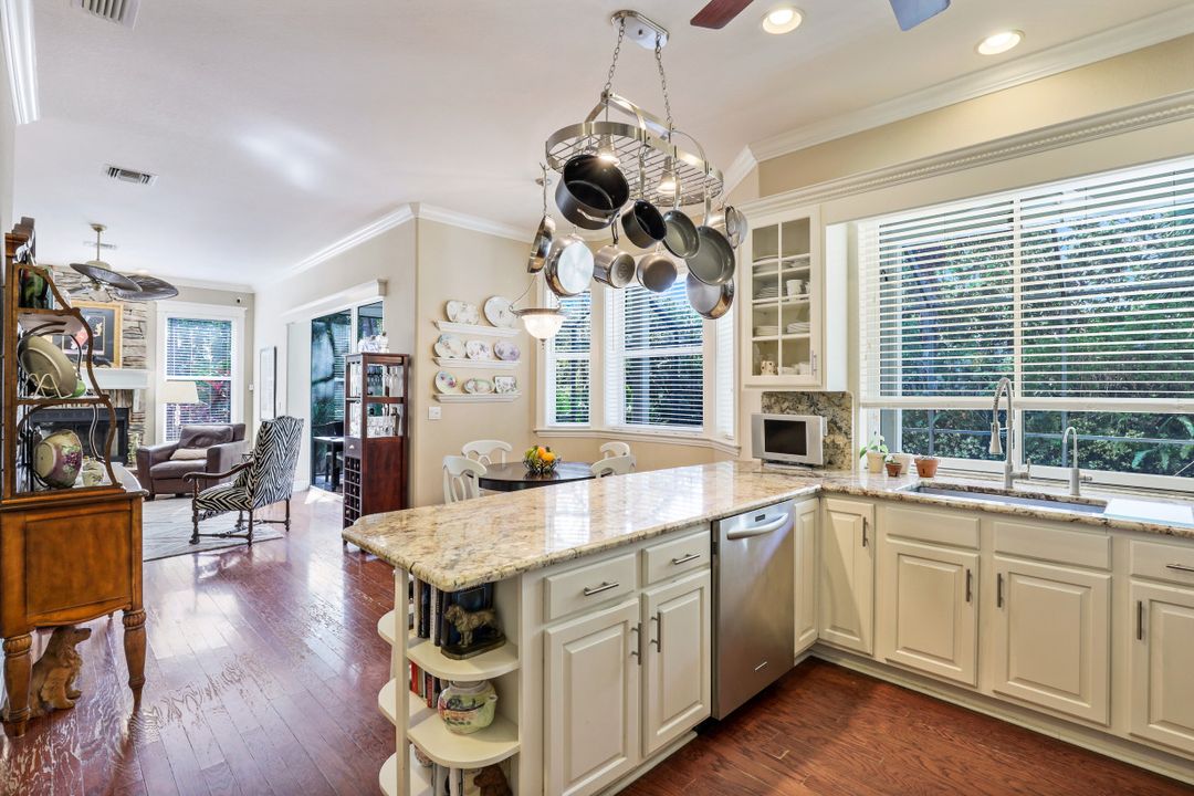 2850 Coach House Way, Naples, FL 34105