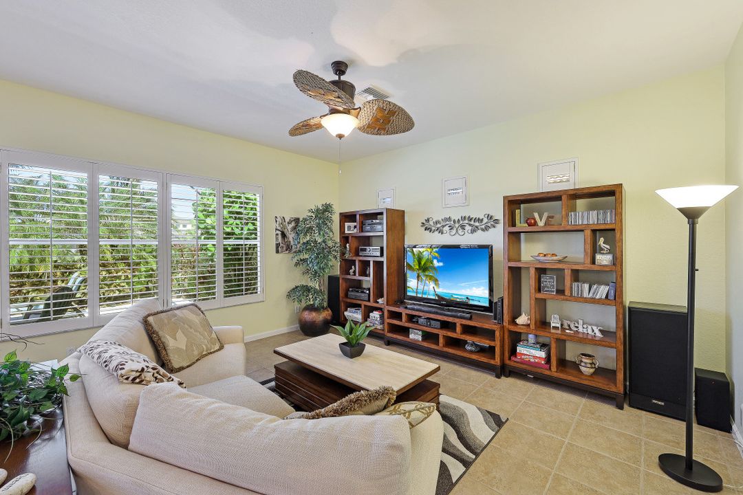 8219 Potomac Ln, Naples, FL 34104