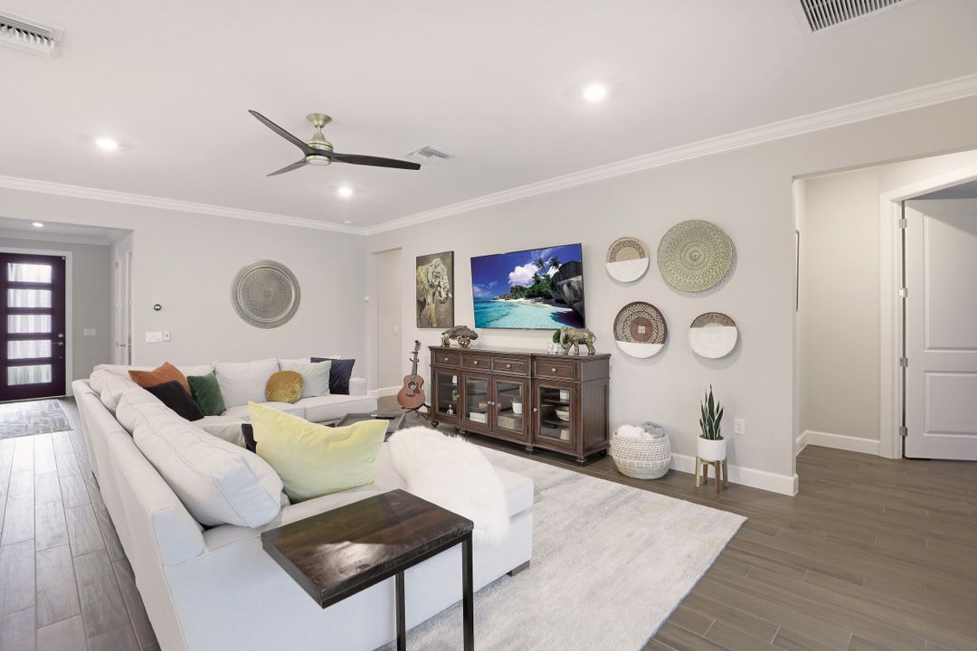 19332 Aqua Shore Dr, Fort Myers, FL 33913