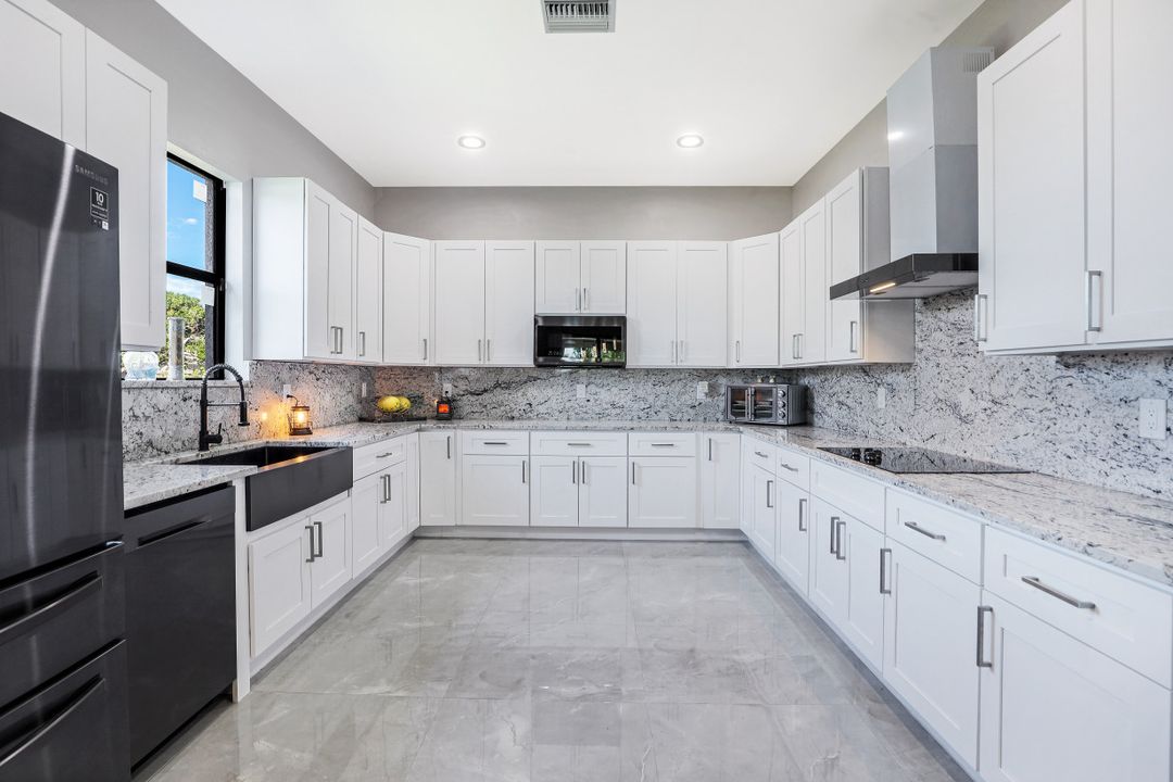 25 Crestwood Cir S, Lehigh Acres, FL 33936